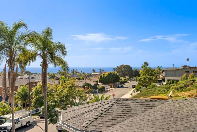 1028 Van Nuys St, San Diego, CA 92109