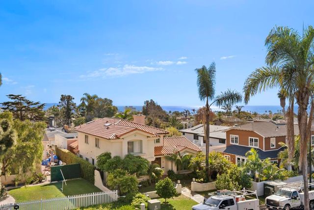 1028 Van Nuys St, San Diego, CA 92109