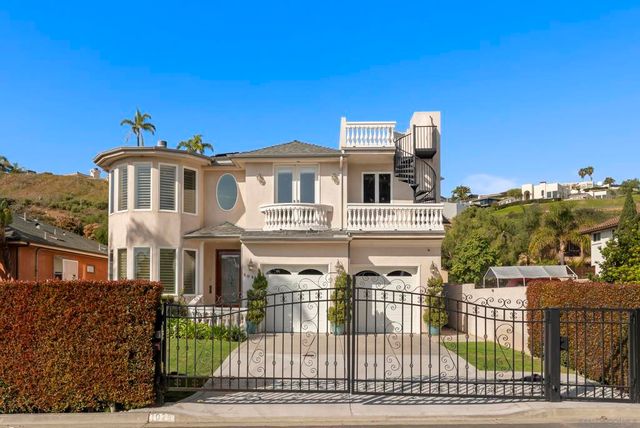 1028 Van Nuys St, San Diego, CA 92109