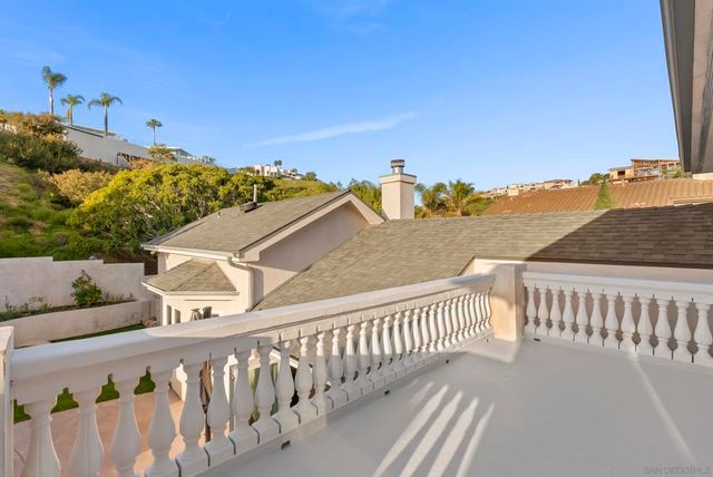 1028 Van Nuys St, San Diego, CA 92109