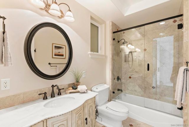 1028 Van Nuys St, San Diego, CA 92109