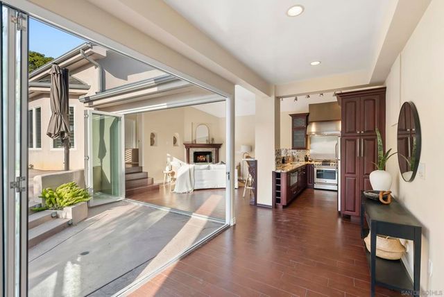 1028 Van Nuys St, San Diego, CA 92109