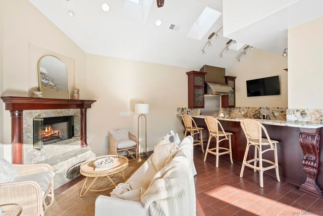 1028 Van Nuys St, San Diego, CA 92109