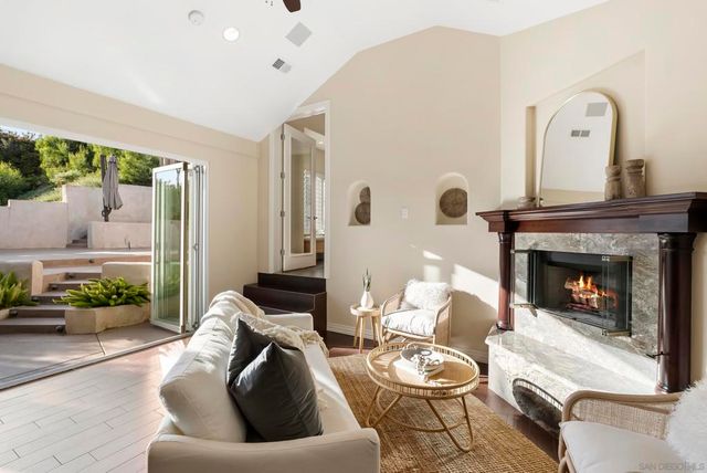 1028 Van Nuys St, San Diego, CA 92109