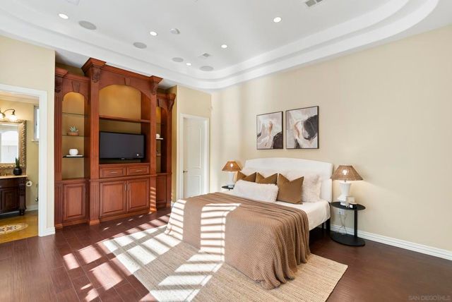 1028 Van Nuys St, San Diego, CA 92109