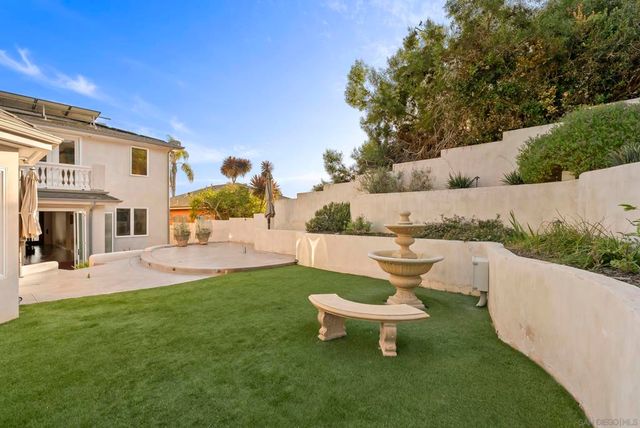 1028 Van Nuys St, San Diego, CA 92109