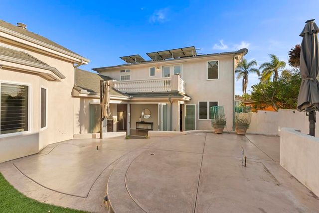 1028 Van Nuys St, San Diego, CA 92109