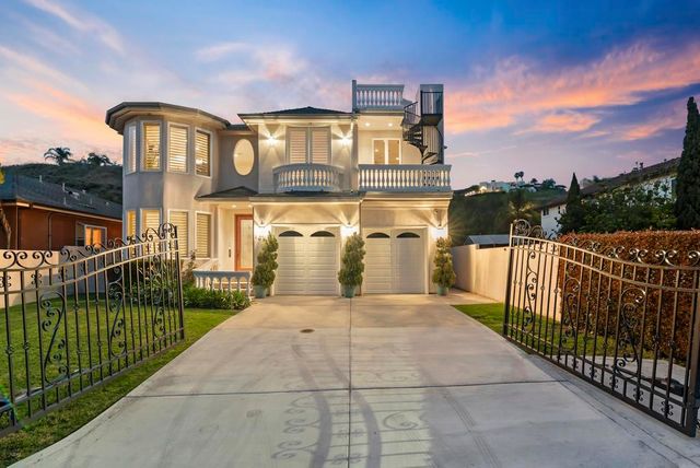 1028 Van Nuys St, San Diego, CA 92109