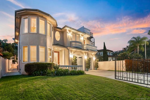 1028 Van Nuys St, San Diego, CA 92109