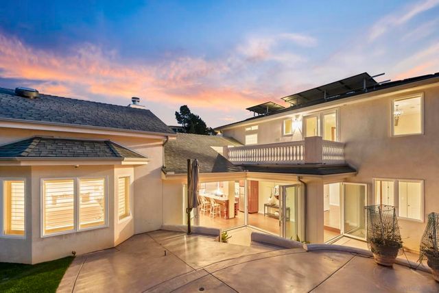 1028 Van Nuys St, San Diego, CA 92109