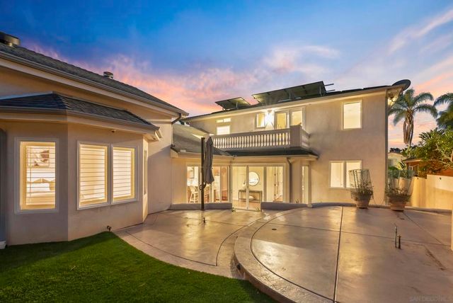 1028 Van Nuys St, San Diego, CA 92109