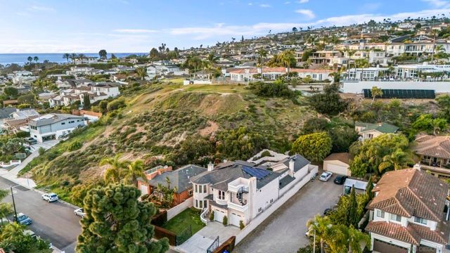 1028 Van Nuys St, San Diego, CA 92109