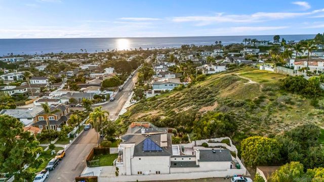 1028 Van Nuys St, San Diego, CA 92109