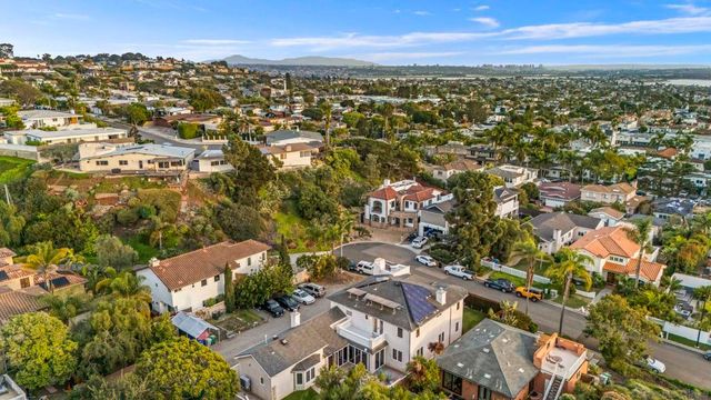 1028 Van Nuys St, San Diego, CA 92109