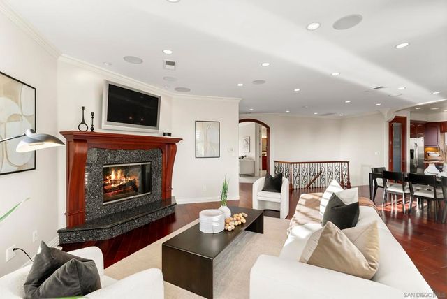 1028 Van Nuys St, San Diego, CA 92109