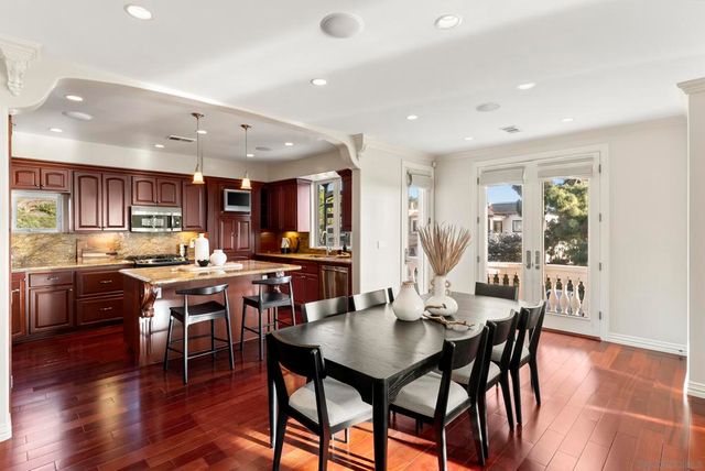 1028 Van Nuys St, San Diego, CA 92109