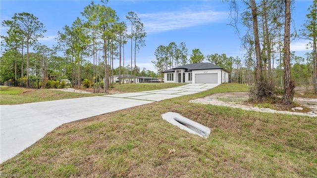 2737 48th AVE NE, Naples, FL 34120