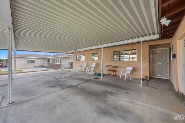 217 Suzanne Lane, Taft, CA 93268