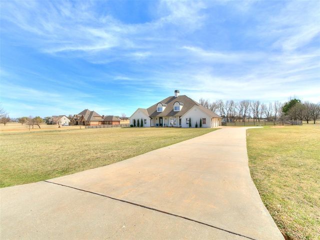 12724 N Torre Pines Lane, Yukon, OK 73099