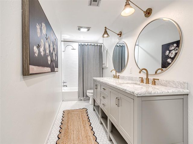 12724 N Torre Pines Lane, Yukon, OK 73099