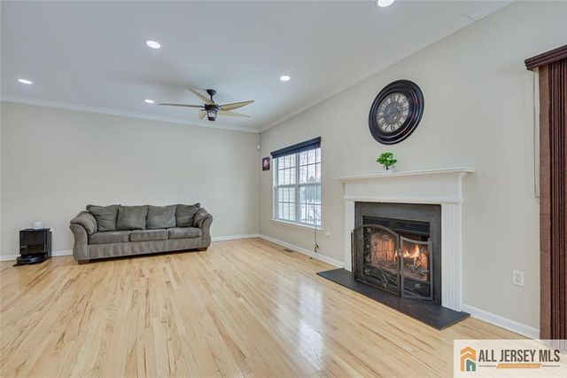 37 E Burgess Drive 37, Piscataway, NJ 08854