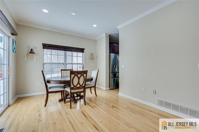 37 E Burgess Drive 37, Piscataway, NJ 08854