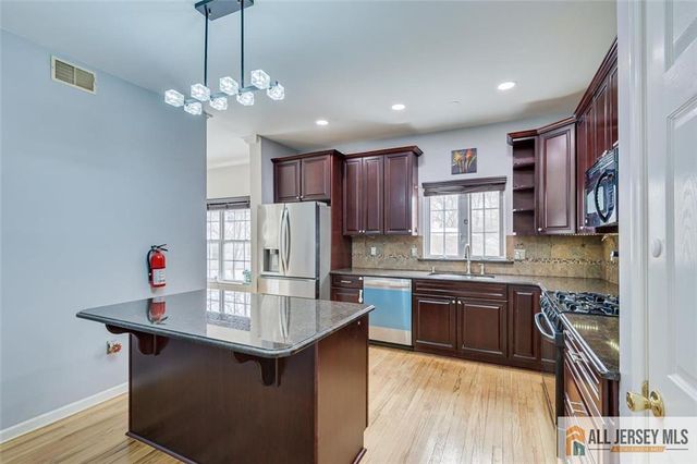 37 E Burgess Drive 37, Piscataway, NJ 08854