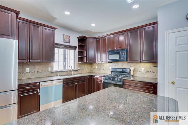 37 E Burgess Drive 37, Piscataway, NJ 08854