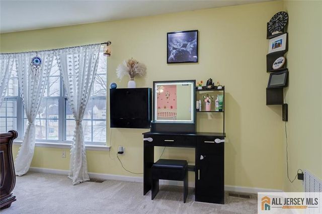 37 E Burgess Drive 37, Piscataway, NJ 08854