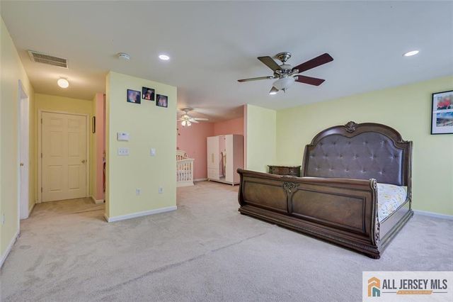 37 E Burgess Drive 37, Piscataway, NJ 08854