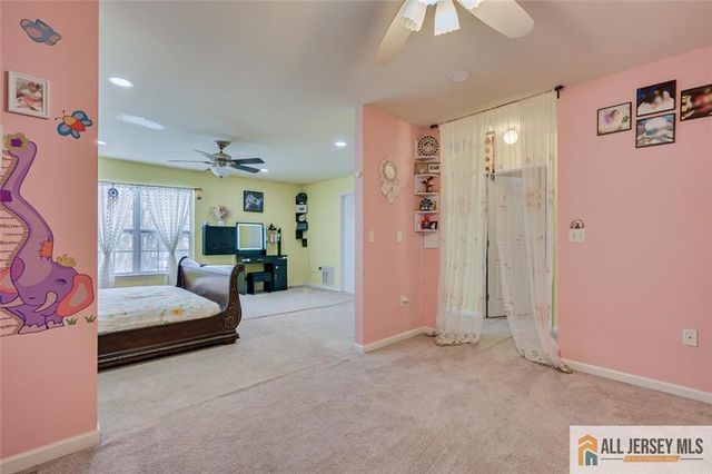 37 E Burgess Drive 37, Piscataway, NJ 08854