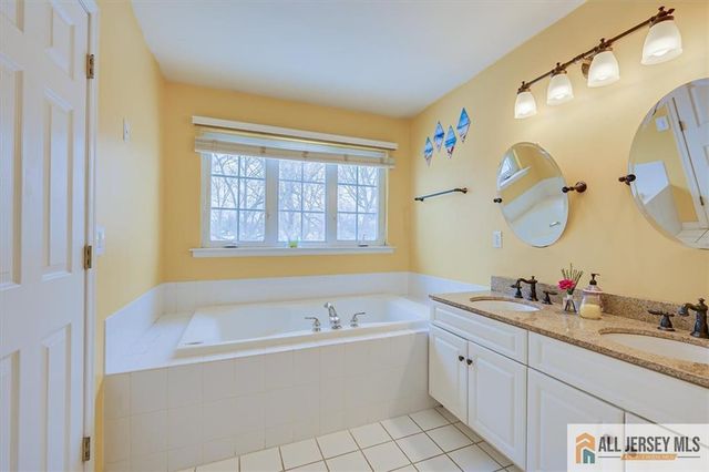 37 E Burgess Drive 37, Piscataway, NJ 08854