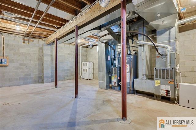 37 E Burgess Drive 37, Piscataway, NJ 08854