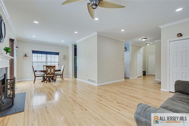 37 E Burgess Drive 37, Piscataway, NJ 08854