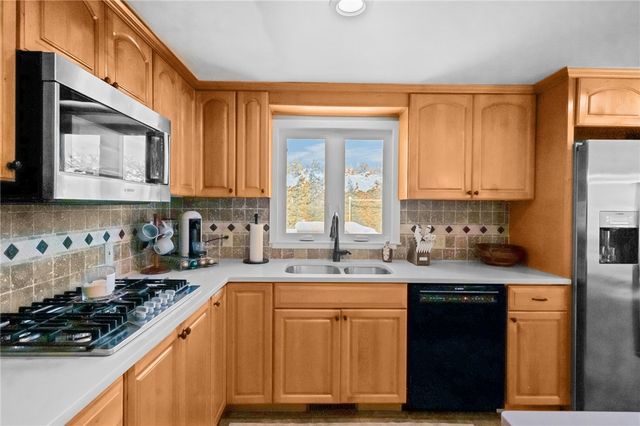 25 Janet Drive, Cranston, RI 02921