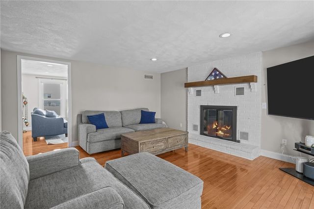 25 Janet Drive, Cranston, RI 02921