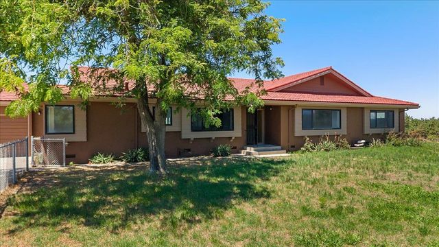 5737 Crow Rd, Oakdale, CA 95361