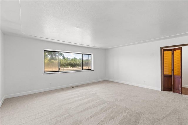 5737 Crow Rd, Oakdale, CA 95361