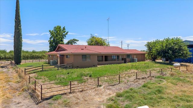 5737 Crow Rd, Oakdale, CA 95361