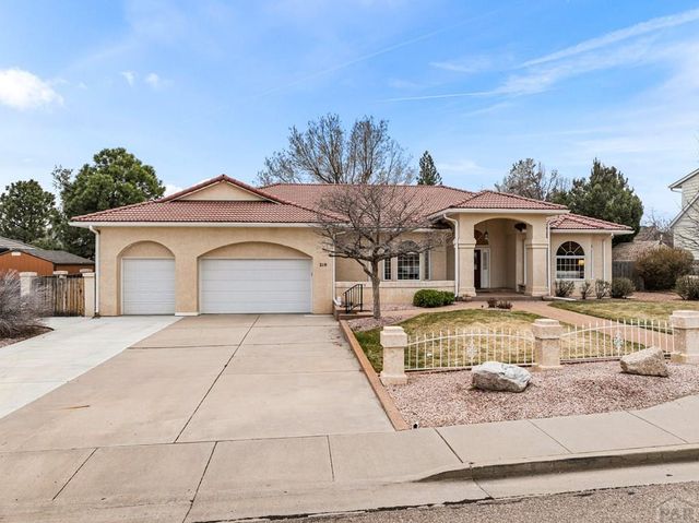 210 Bridle Trail, Pueblo, CO 81005