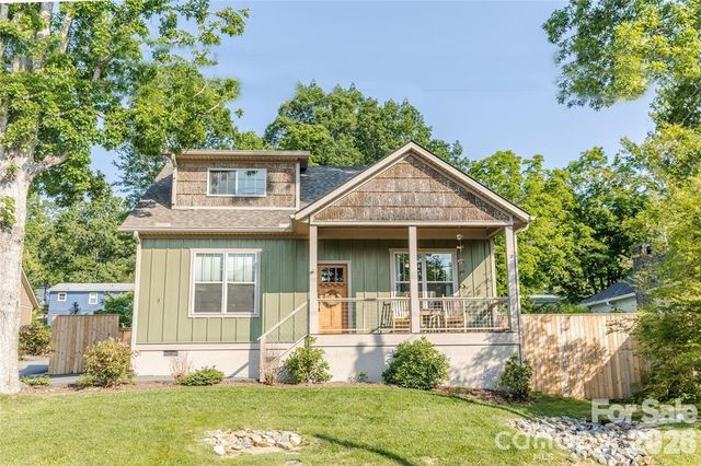 3 Staffordshire Drive, Black Mountain, NC 28711