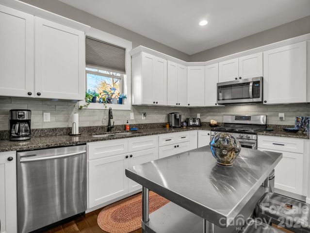 3 Staffordshire Drive, Black Mountain, NC 28711