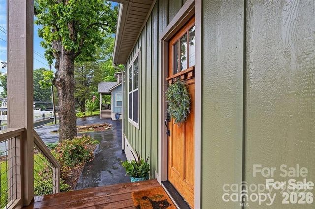 3 Staffordshire Drive, Black Mountain, NC 28711