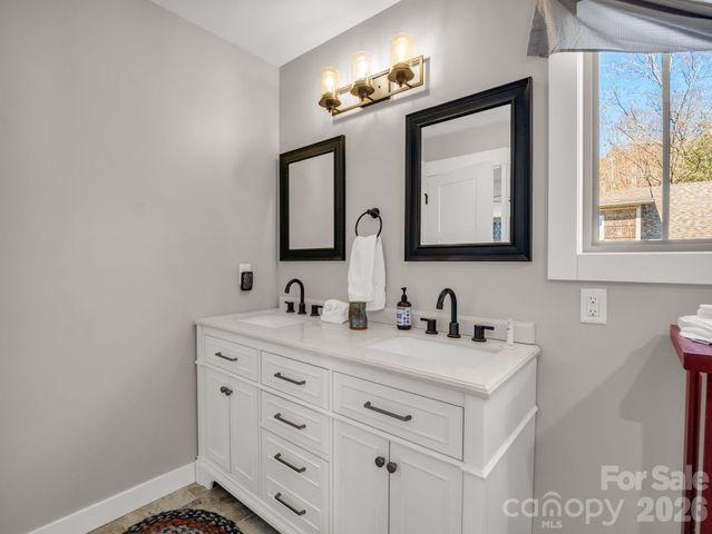 3 Staffordshire Drive, Black Mountain, NC 28711