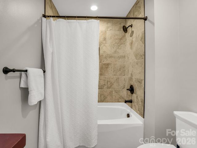 3 Staffordshire Drive, Black Mountain, NC 28711