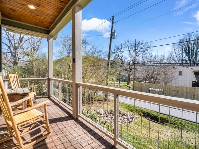 3 Staffordshire Drive, Black Mountain, NC 28711