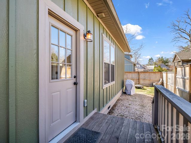 3 Staffordshire Drive, Black Mountain, NC 28711