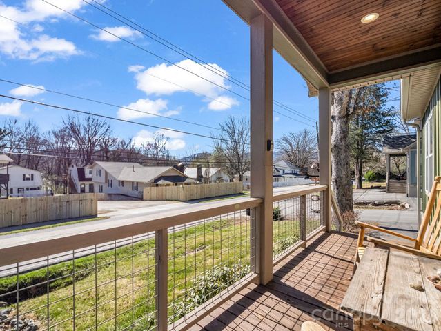 3 Staffordshire Drive, Black Mountain, NC 28711