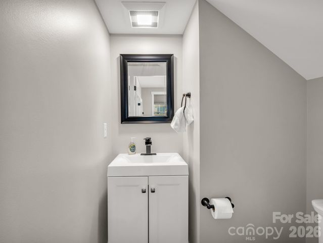 3 Staffordshire Drive, Black Mountain, NC 28711