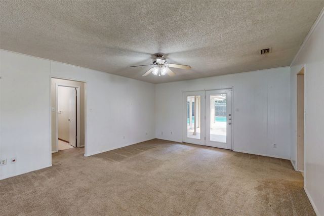 4501 Trowbridge Drive, Arlington, TX 76013